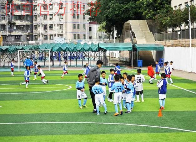 足球少年球技展演 体博会足协展台精彩继续 足球少年球技展演 体博会足协展台精彩继续